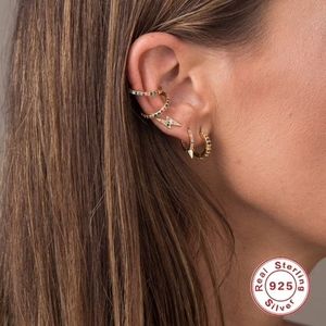 Lightning bolt earrings in sterling silver. Gold color.